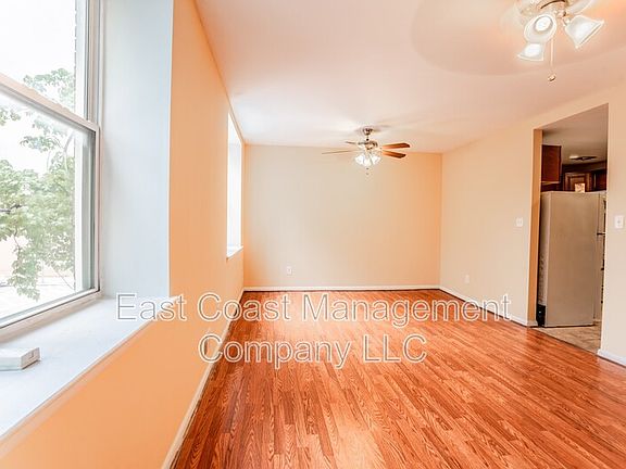 4th image of 1502 E Baltimore St #2