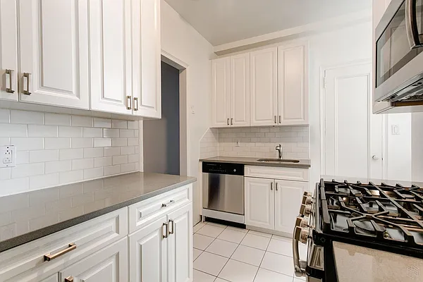 Rented by Halstead Real Estate | media 6