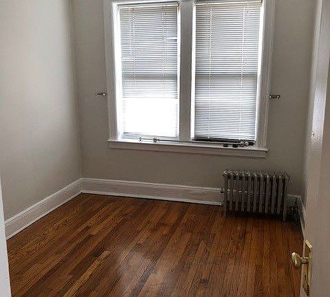 4th image of 2053 29th St APT 3F