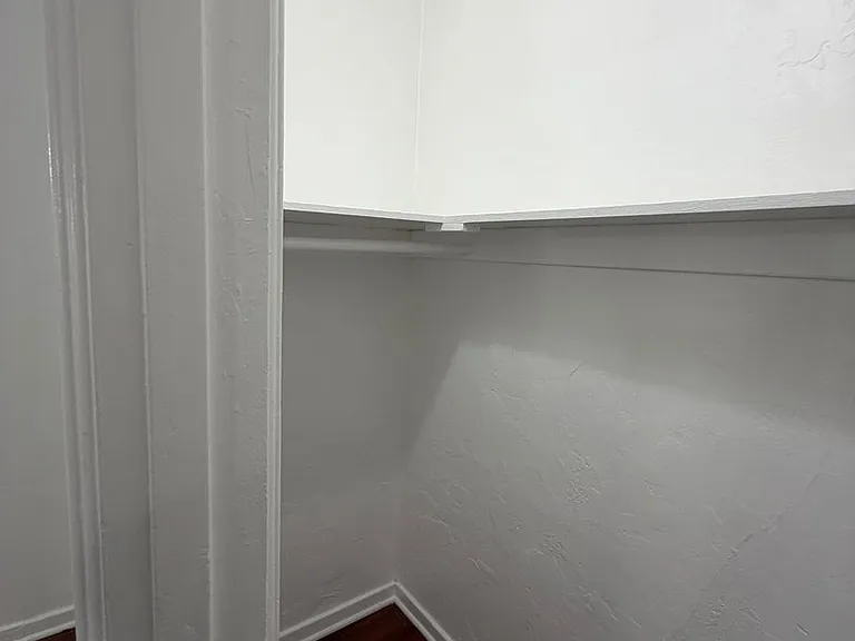 512 N Alexandria Ave — Photo 15