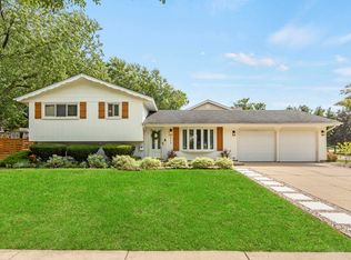 1717 Vassar Ct, Schaumburg, IL 60193