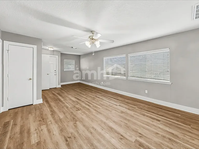 833 Lightningbug Ln — Photo 7