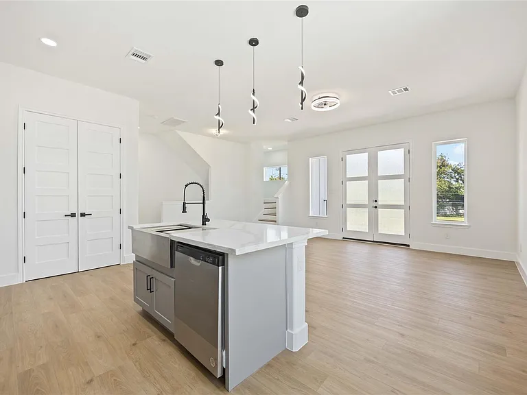 3022 Drew St — Photo 15