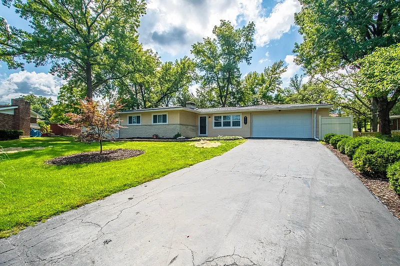 8747 Kathy Ct