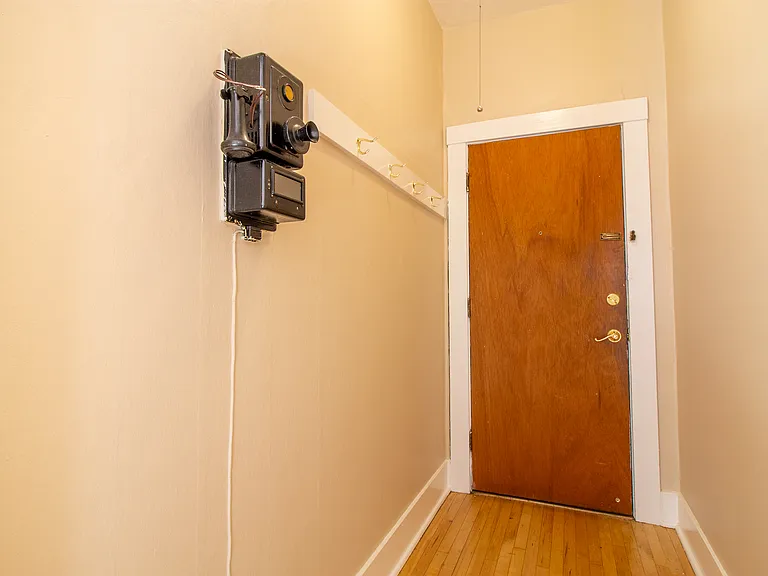 The Topanga Apartments — Photo 11