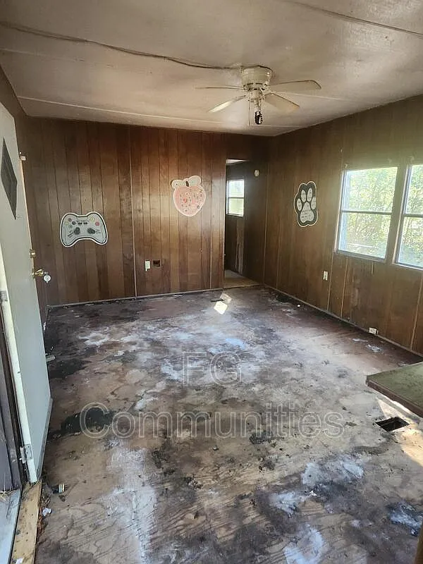 2 bed, 1.0 bath, $700 — Photo 4