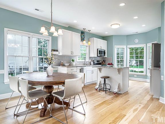 4th image of 4010 Branchwood Dr