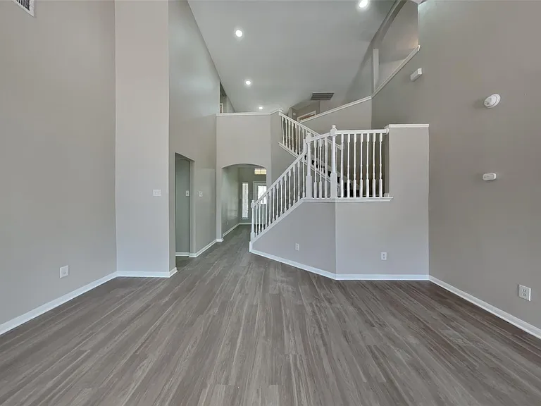 10406 Comanche Springs Ct — Photo 3