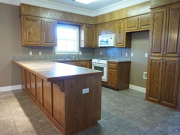 5th image of 110 Ingleside Dr