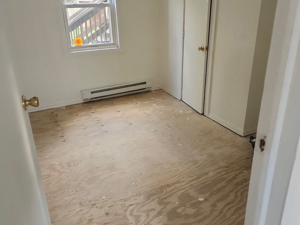2nd image of 360 Lakehurst Rd #1