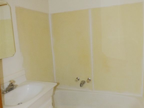 2nd image of 1601 W College St #3