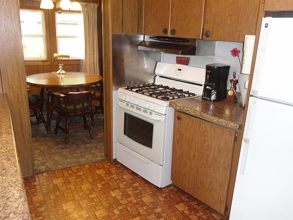 3rd image of 6479 S Eastern Dr