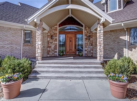 4th image of 10363 Fairlane Dr
