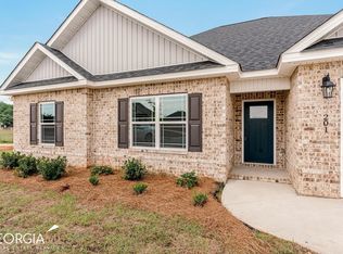 201 Hunts Landing Dr, Kathleen, GA 31047