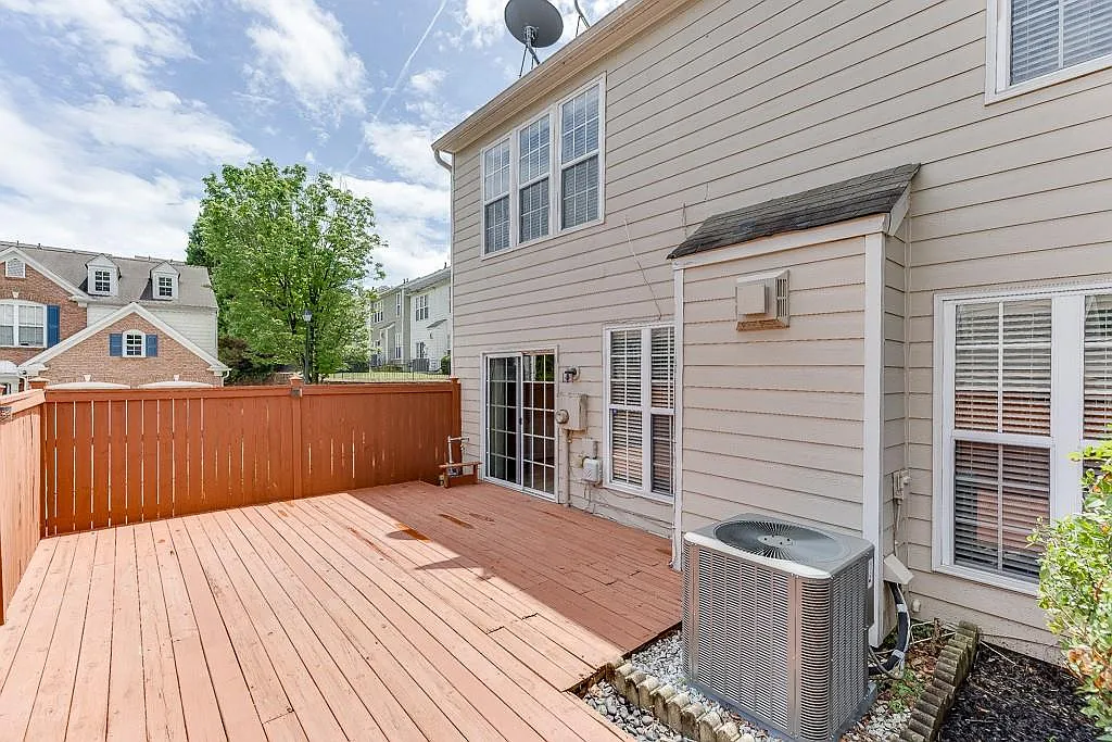 3 bed, 2.0 bath, 1816 sqft, $2,500 — Photo 4