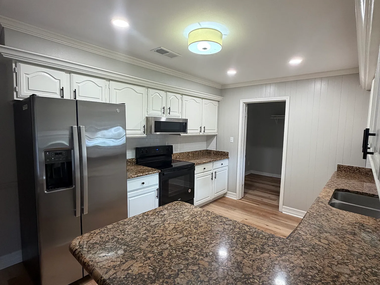 4 bed, 2248 sqft, $2,300 — Photo 4