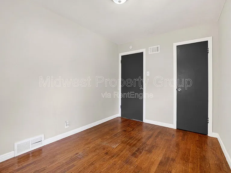 10027 Lilac Ave — Photo 5