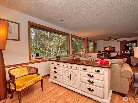 4th image of 2041 Ptarmigan Lane NW
