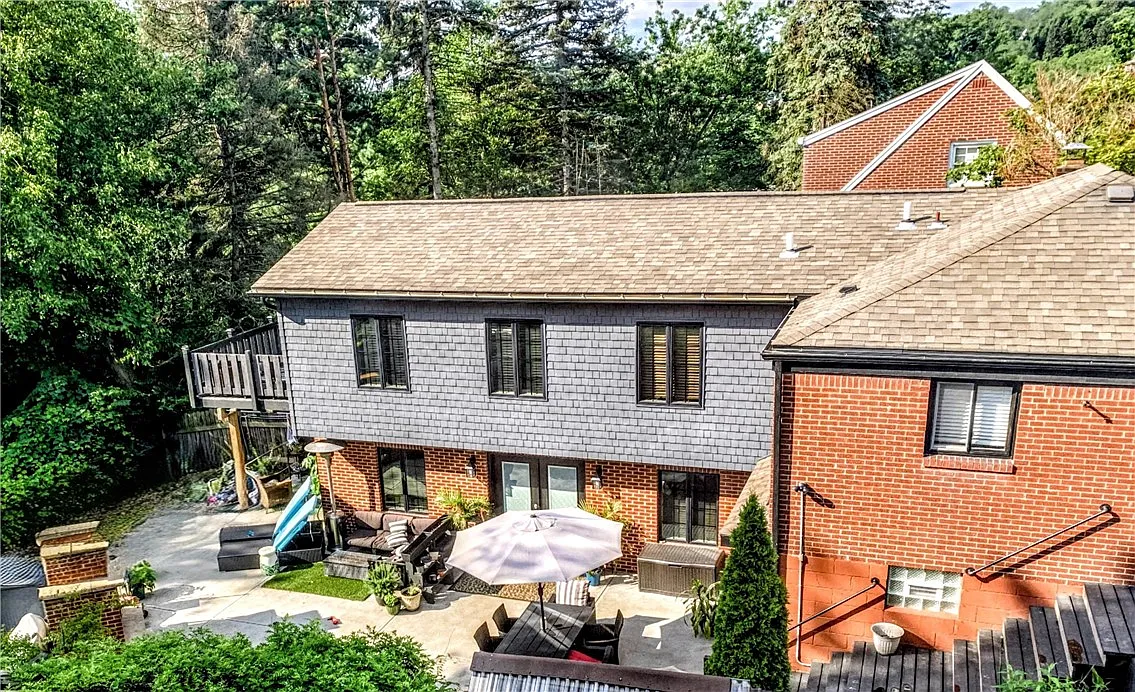 142 Avenue G photo 1
