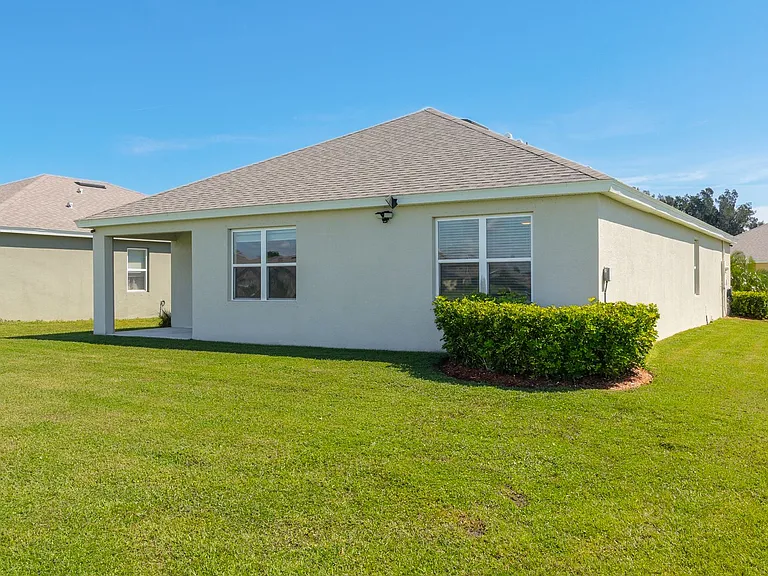 465 Sorrento Dr — Photo 7