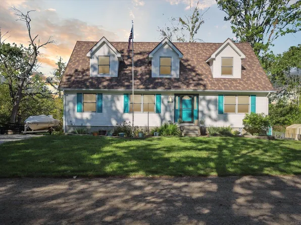 1110 Kewadin Dr, Waterford, MI 48327