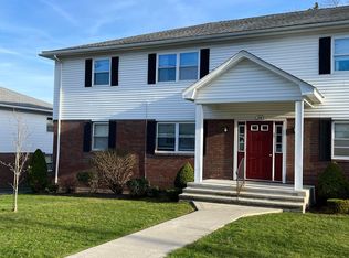 114 Colonial Cir UNIT B, Chicopee, MA 01020