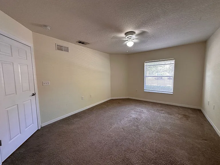 4600 E Moody Blvd #12B — Photo 9