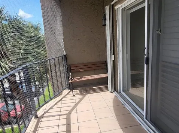 5199 NW 7th St APT 309, Miami, FL 33126