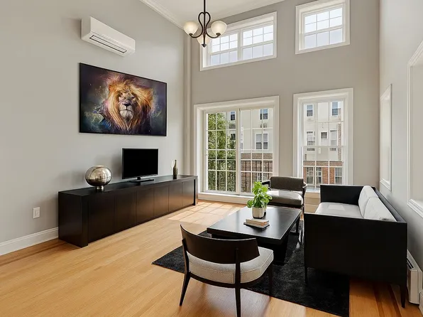 216 Calyer St APT 3A, Brooklyn, NY 11222