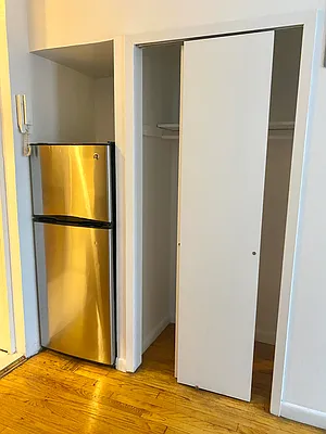 Rented by Paley Management | media 9