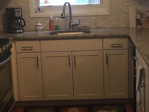 5th image of 486 Saint Thomas Dr