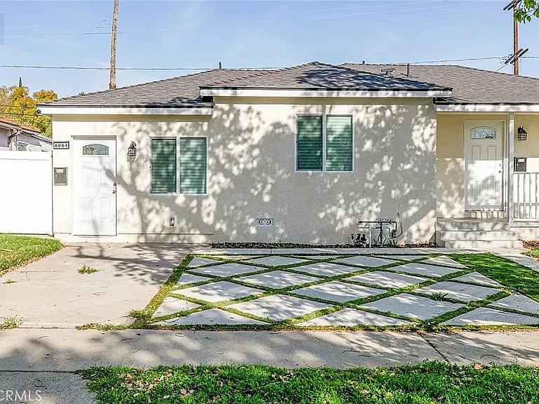 8002 Hazeltine Ave — Photo 1