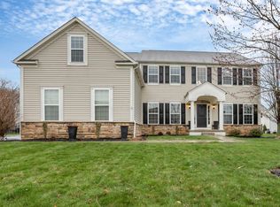 5572 Blue Star Dr, Grove City, OH 43123