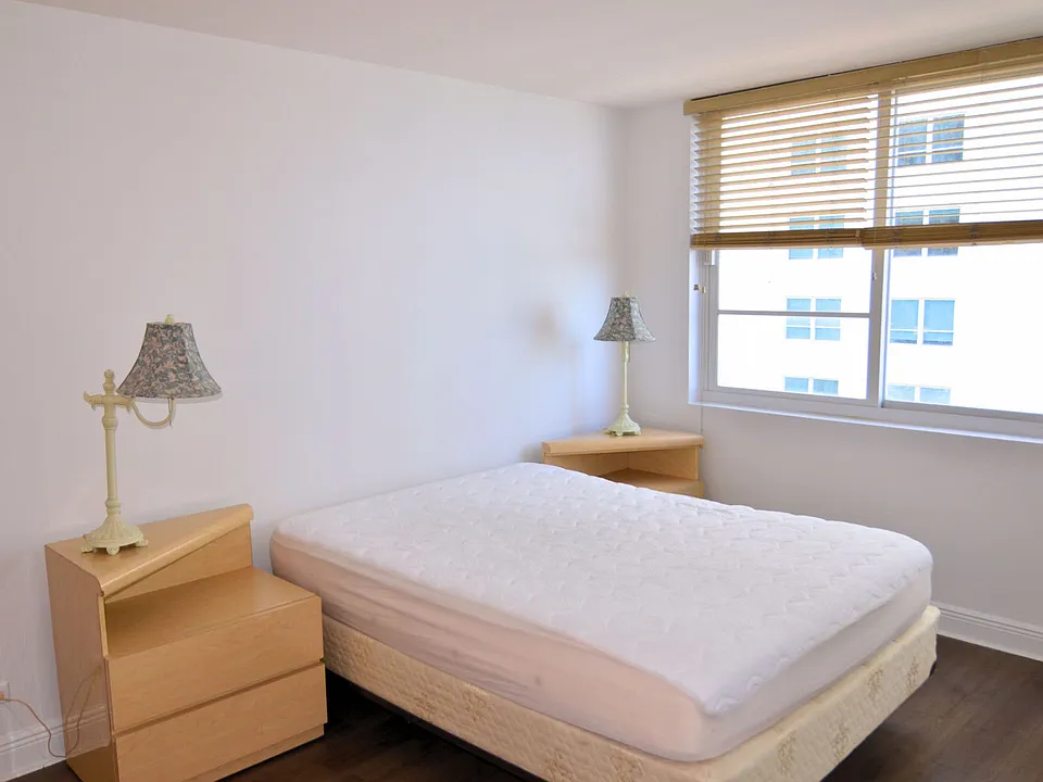5005 Collins Ave #1023