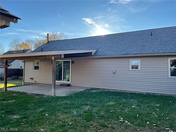 3rd image of 939 Milo White Dr