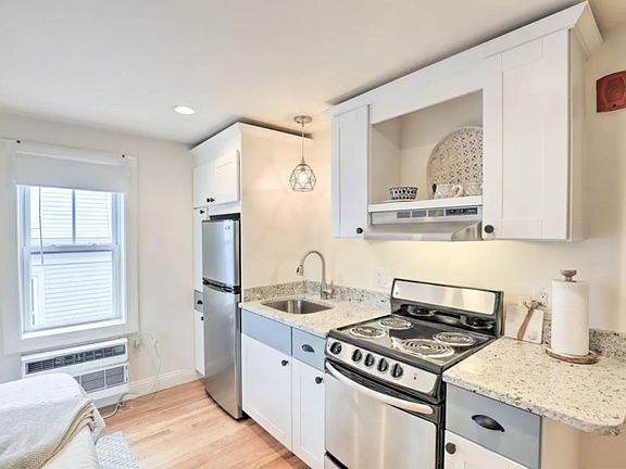 4th image of 11 Charter St #D