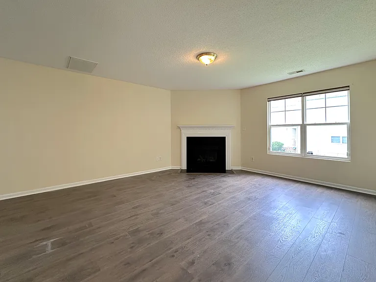 1210 Whitman Dr — Photo 6