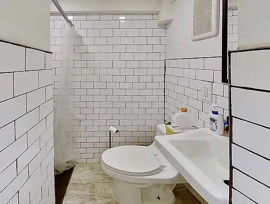 Bathroom, photo 1