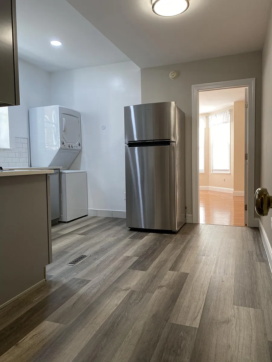 kitchen - 860 N 23rd St #2