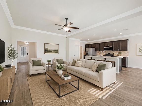 4th image of 206 Sparrowhawk St
