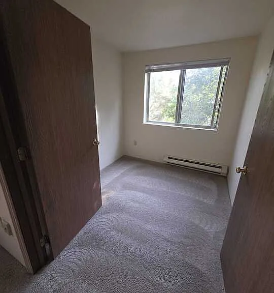 Cedar Apartments — Photo 8