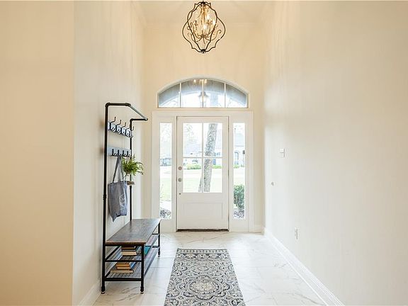 3rd image of 751 Sweet Bay Dr