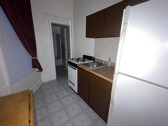 4th image of 300 Buena Vista Ave