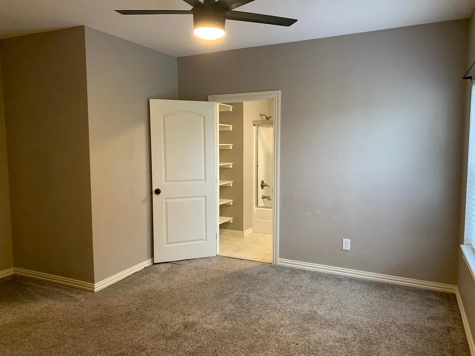 716 W Sears St — Photo 3