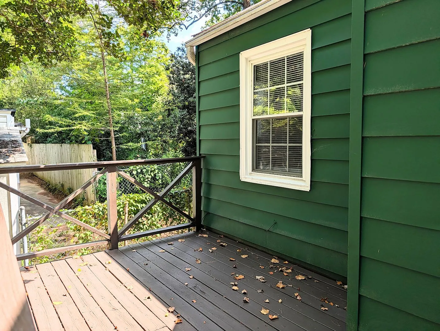 Charming 2-Bedroom Raleigh Home All Utilities Included! — Photo 3