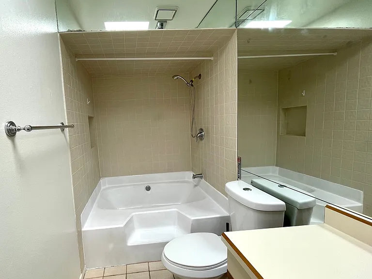 5500 N Valley View Rd #303 — Photo 8
