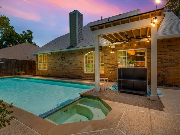 3309 Paint Brush Ln, Bedford, TX 76021