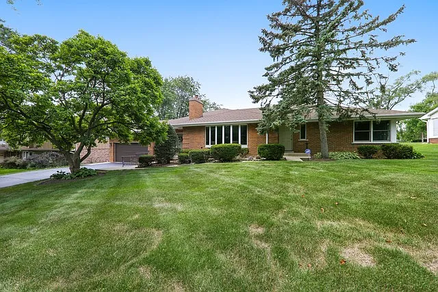 6930 Golfview Dr photo 1