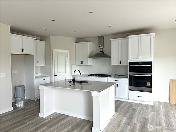 4th image of 2086 NE Norseman Way