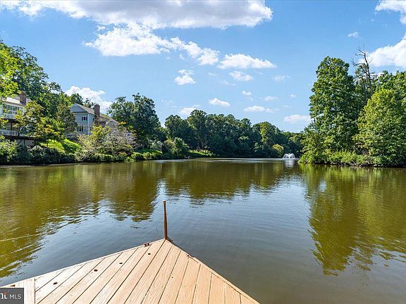 4th image of 1358 Lake Forest Ct